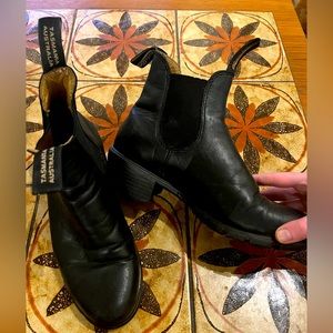 Heeled blundstones